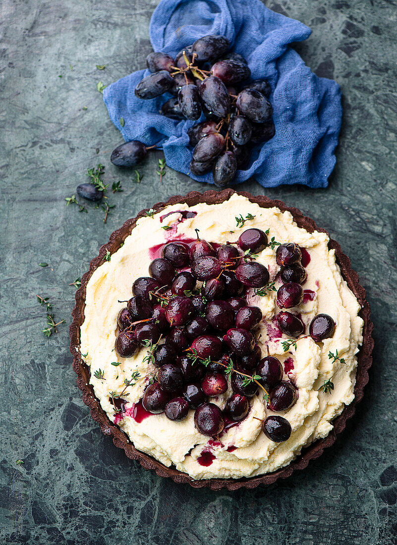 Mascarpone-Schokoladen-Torte mit gerösteten Trauben