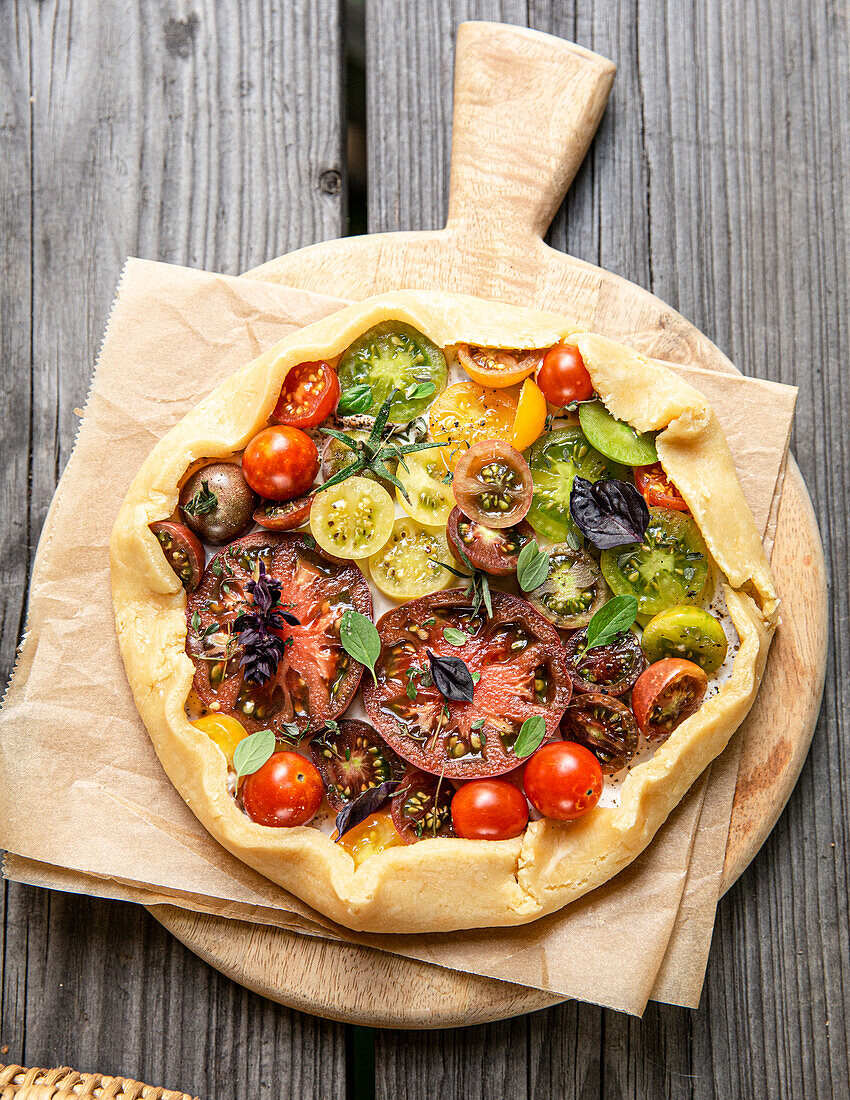 Tomaten-Galette mit verschiedenen Tomaten