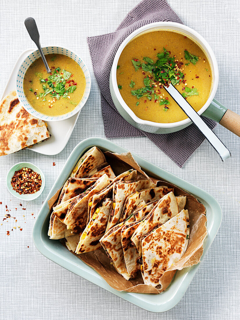 Cornsoup with coriander and quesadillas with minced meat