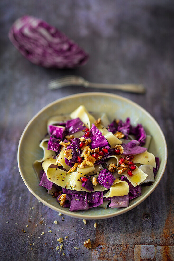 Pappardelle with purple pointed cabbage and walnuts (vegan)
