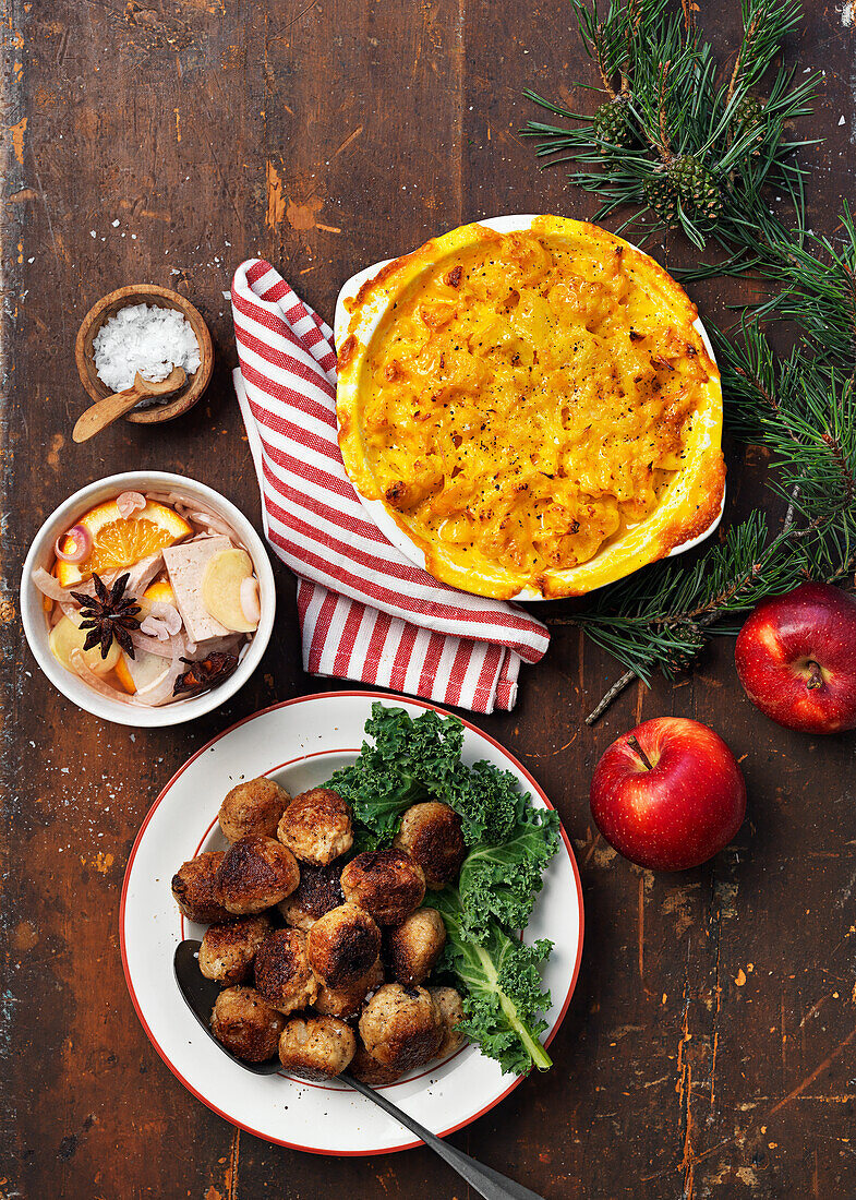 Vegane Weihnachtsgerichte - Safran-Gratin, Veggie-Frikadellen und Tofu mit Ingwer und Orange