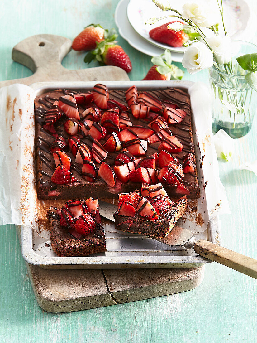 Chocolate cake with strawberries