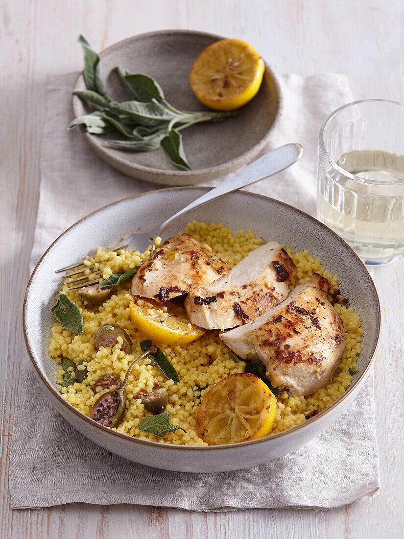 Warm salad with cous-cous and chicken