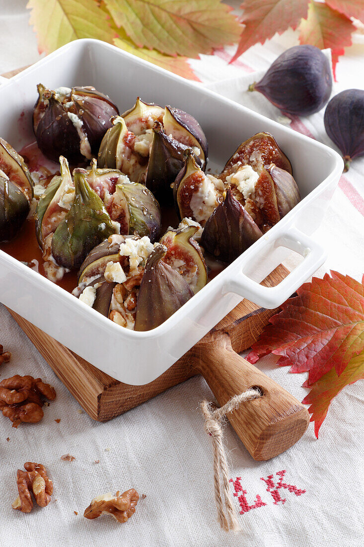 Figs baked with blue cheese and nuts