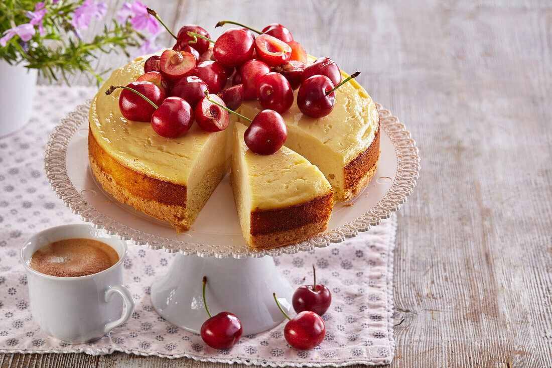 Käsekuchen mit Kirschen