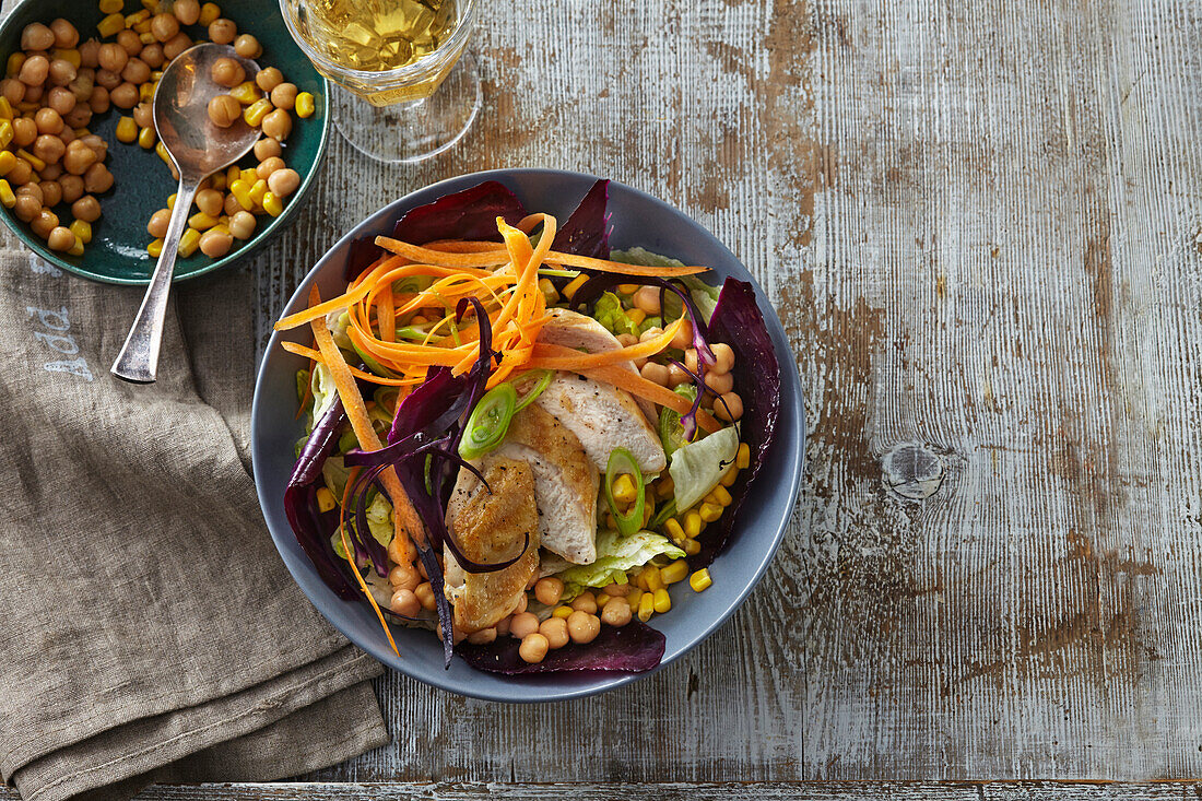 Chick pea salad with red cabbage