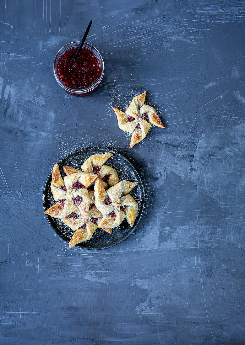 Baked pinwheels with fig jam