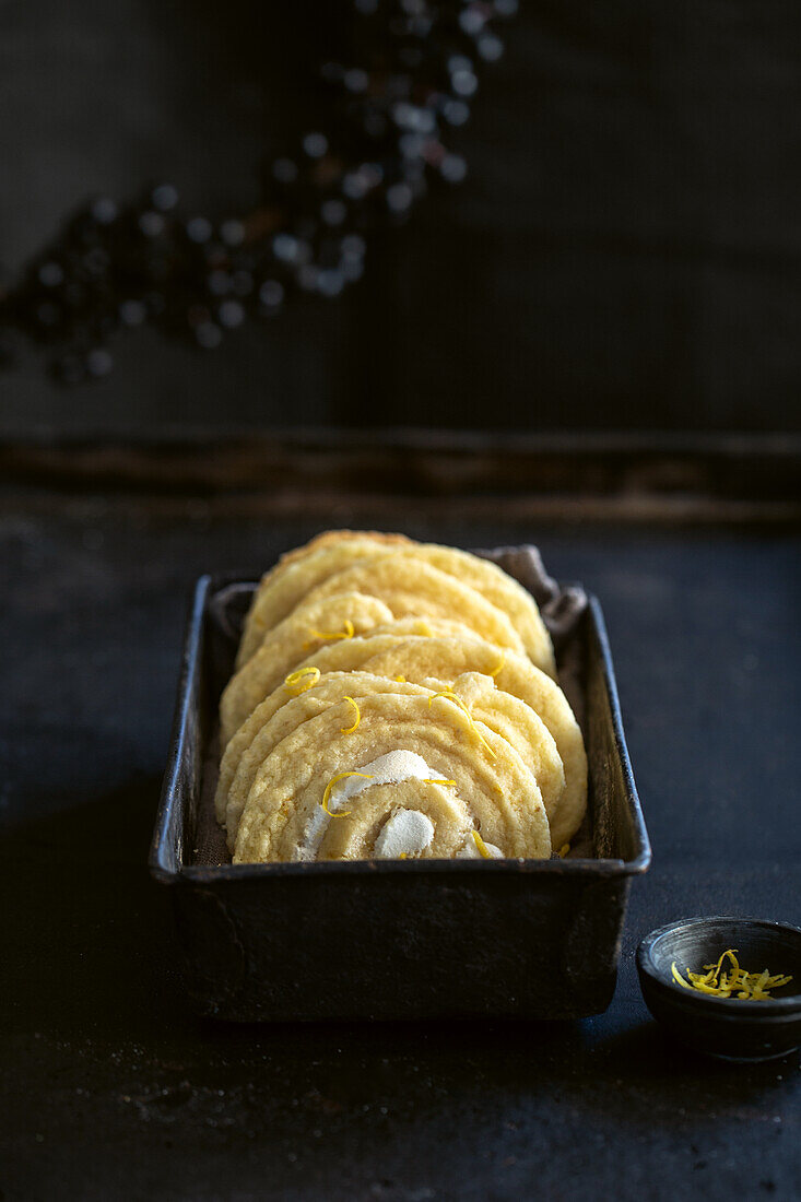 Lemon roll biscuits with meringue