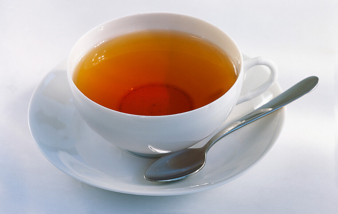 Eine Tasse schwarzer Tee