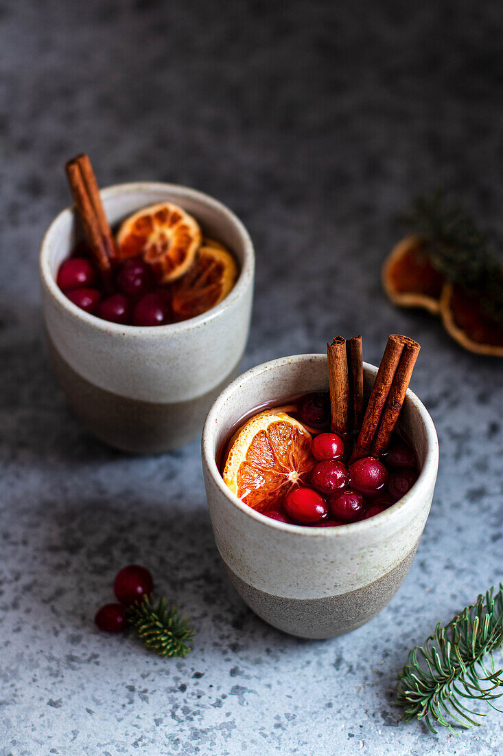 Mulled wine with cranberries