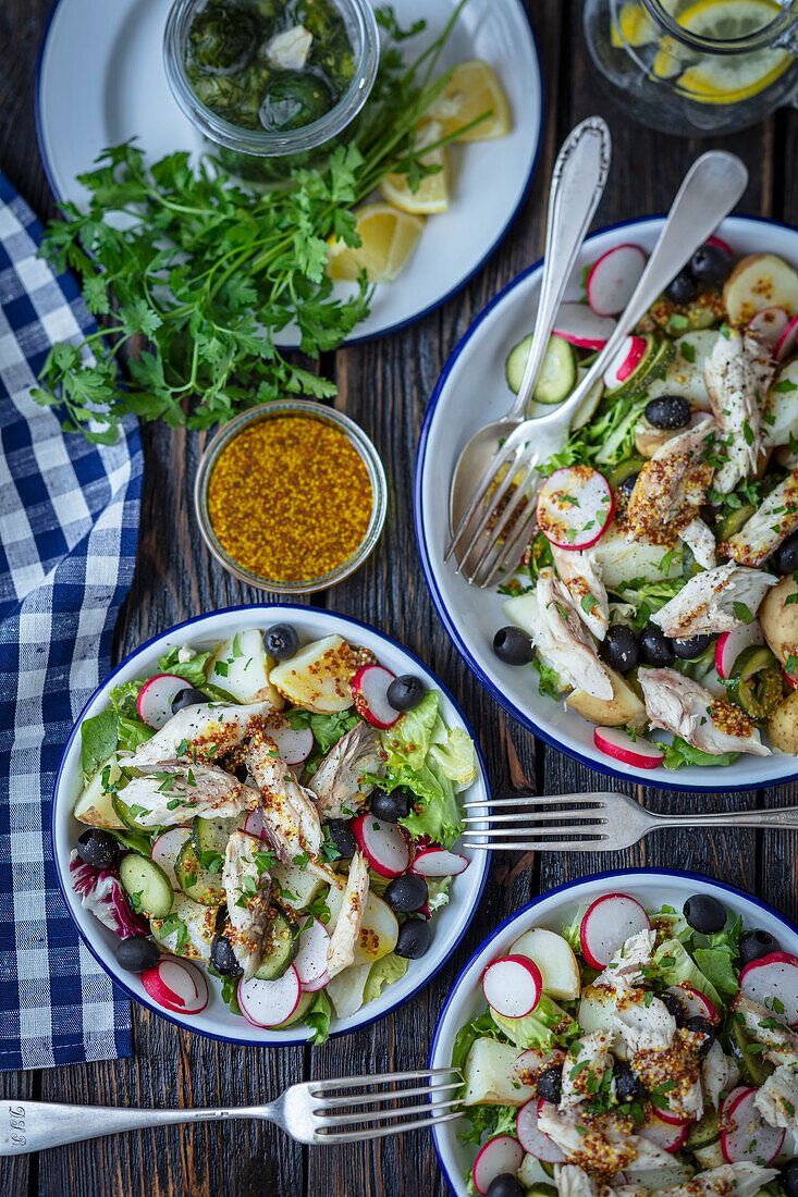 Kartoffelsalat mit geräucherter Makrele