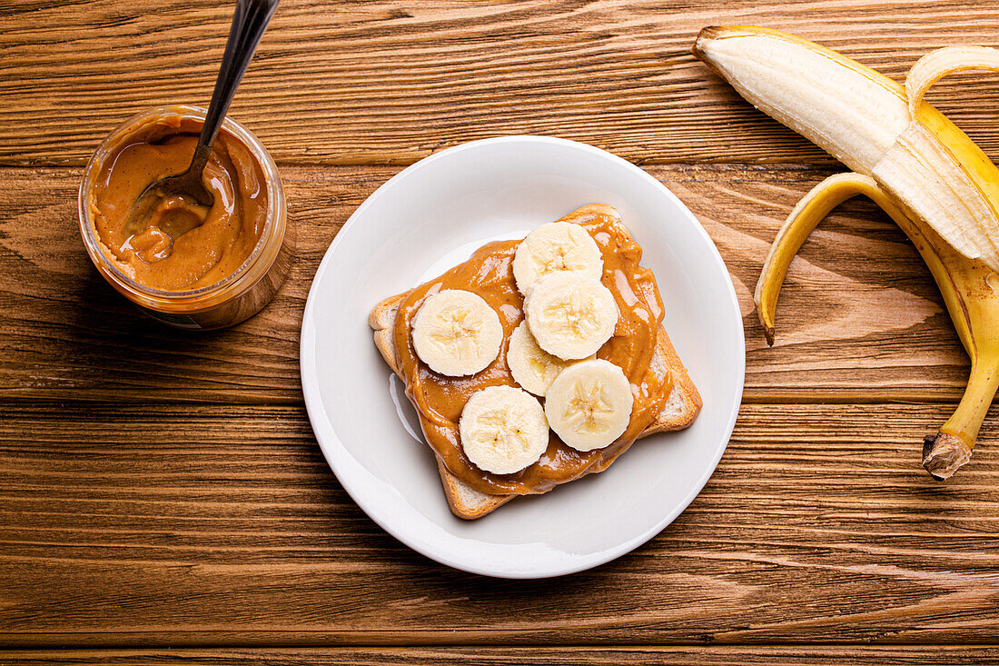 Toast with peanut butter and banana