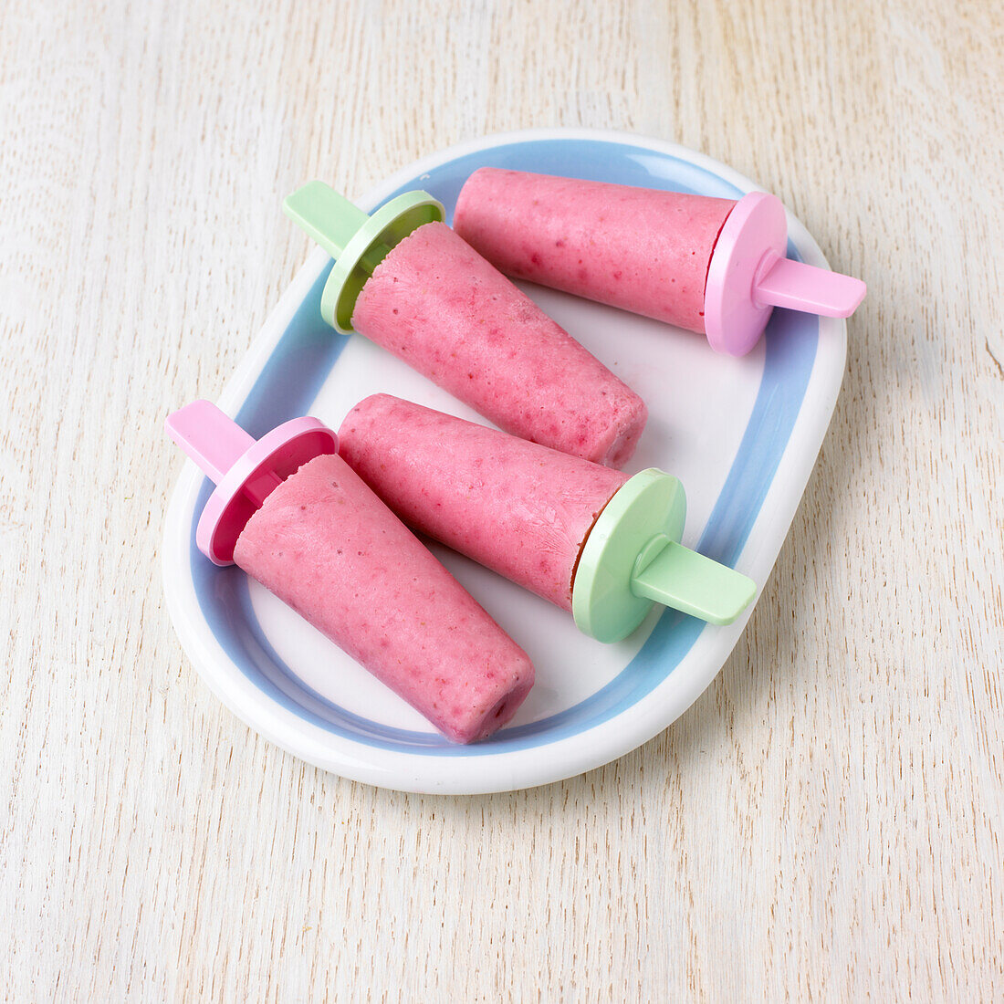 Frozen smoothie popsicles