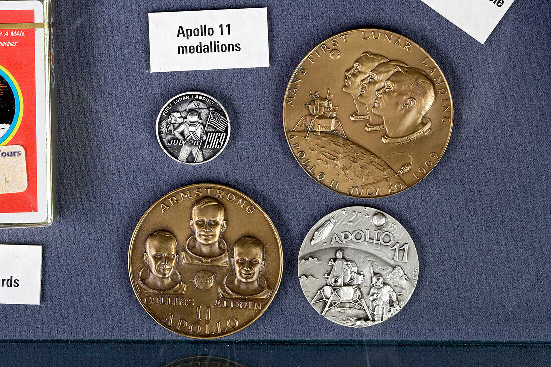 Apollo 11 medallions