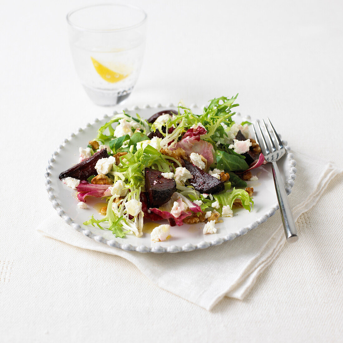 Beetroot, goat's cheese and walnut salad