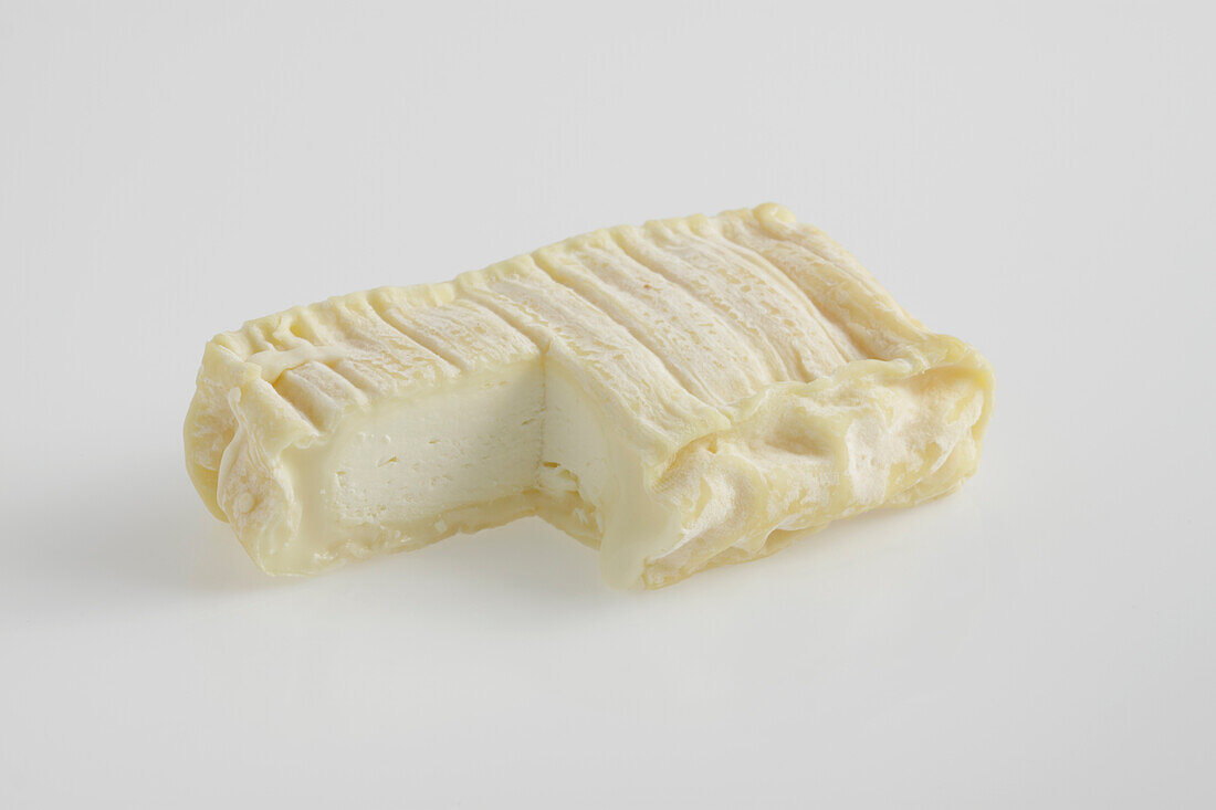 French Lingot de la Ginestarie ewe's milk cheese