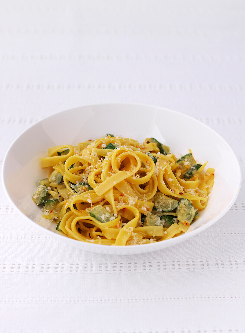 Pasta with courgettes and saffron