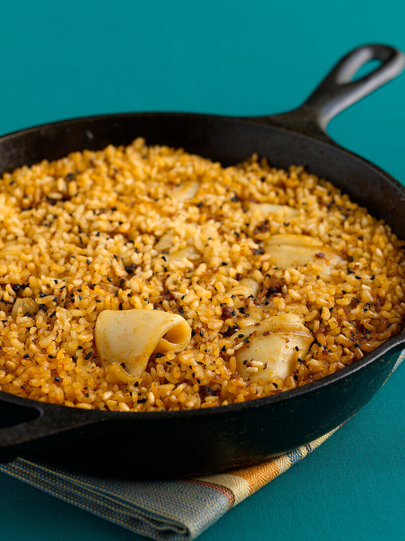 Dry rice with espardenas in a large saucepan