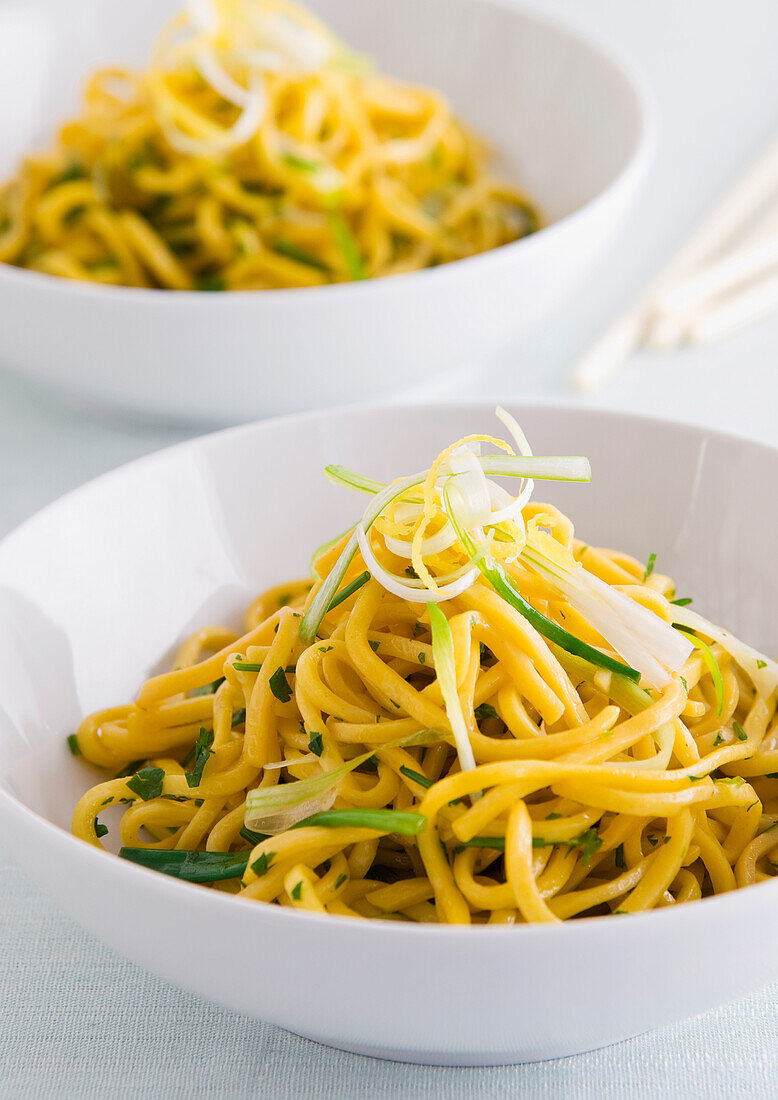 Plain egg noodles with spring onion