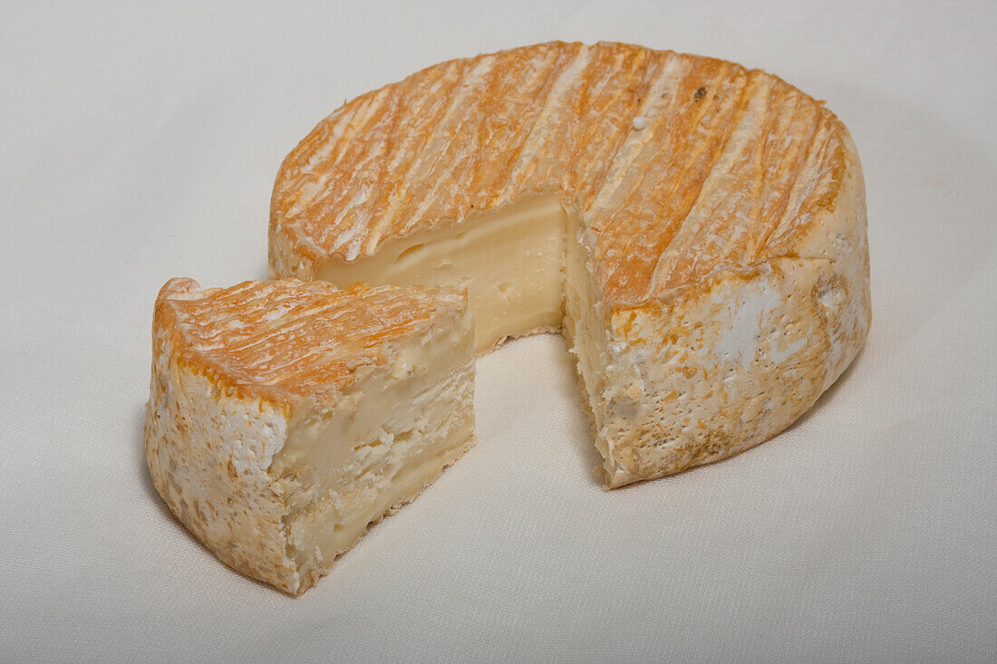 Sliced whole round of Washington Washrind cow's milk cheese