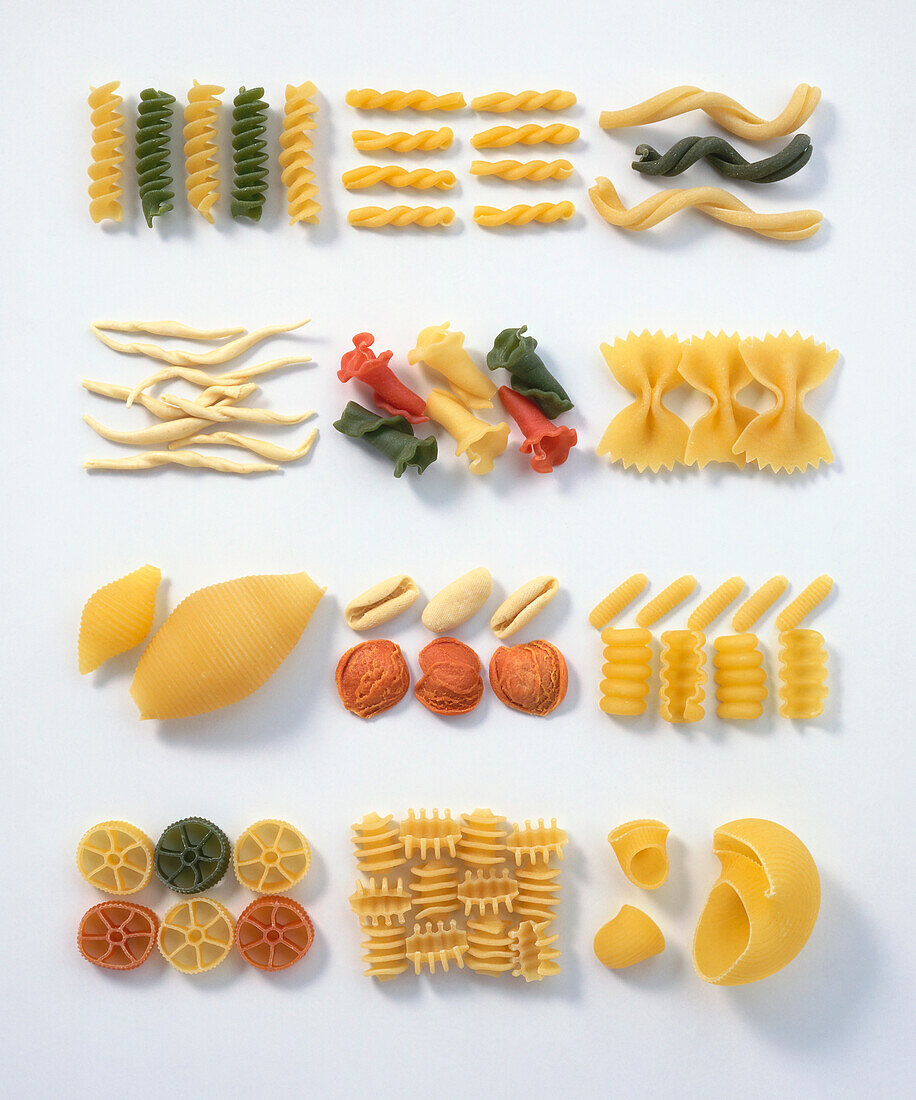 Different varieties of pasta shapes