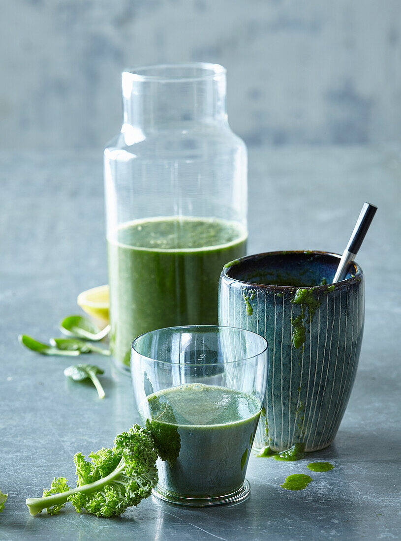 Savoy cabbage and spinach smoothie