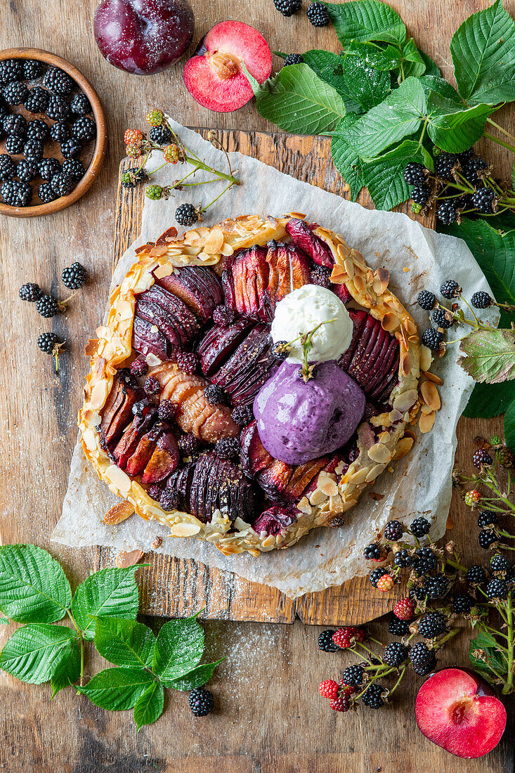 Pflaumen-Brombeer-Galette