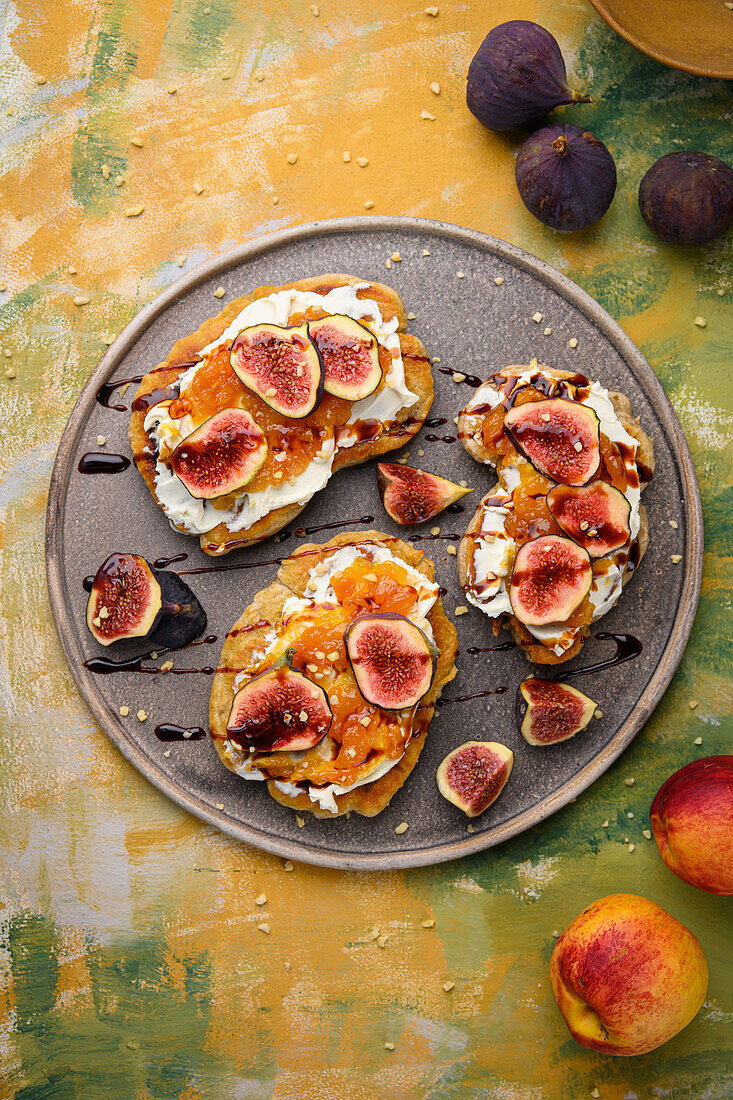 Cream cheese and fig sandwiches
