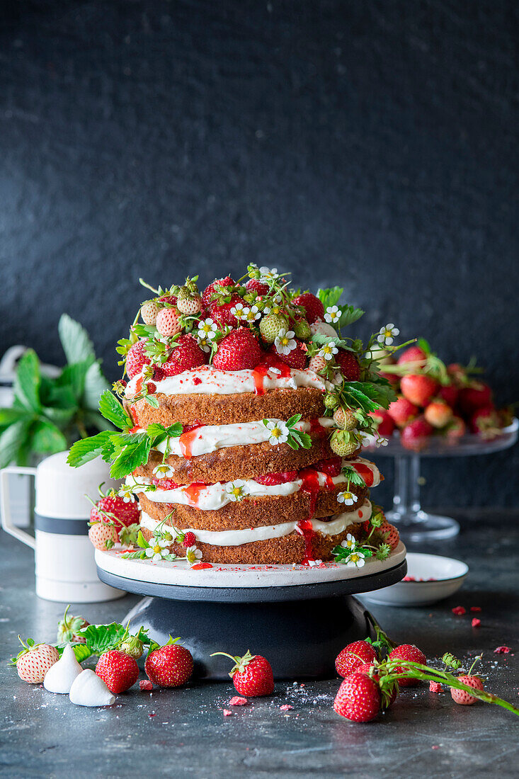 Erdbeer-Naked-Cake mit Mascarponecreme