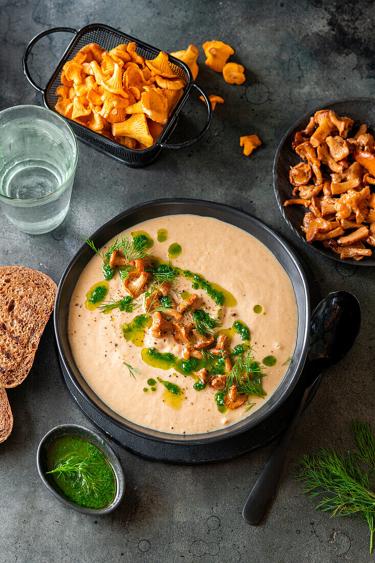 Chanterelle cream soup