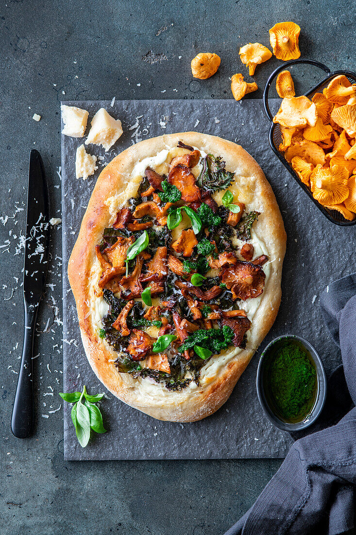 Pizza with chanterelles and kale