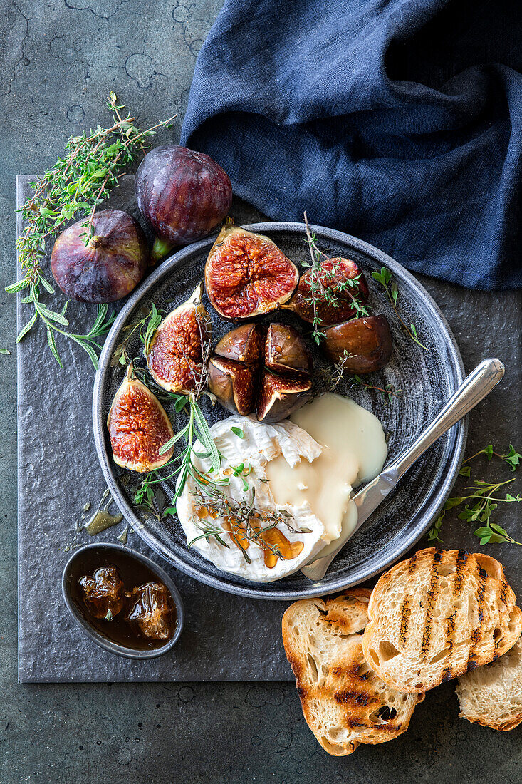 Baked camembert with fig