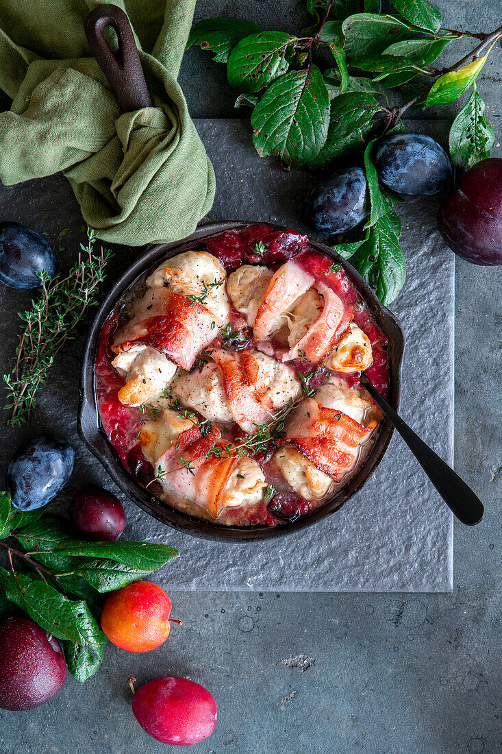 Chicken roulade with plums