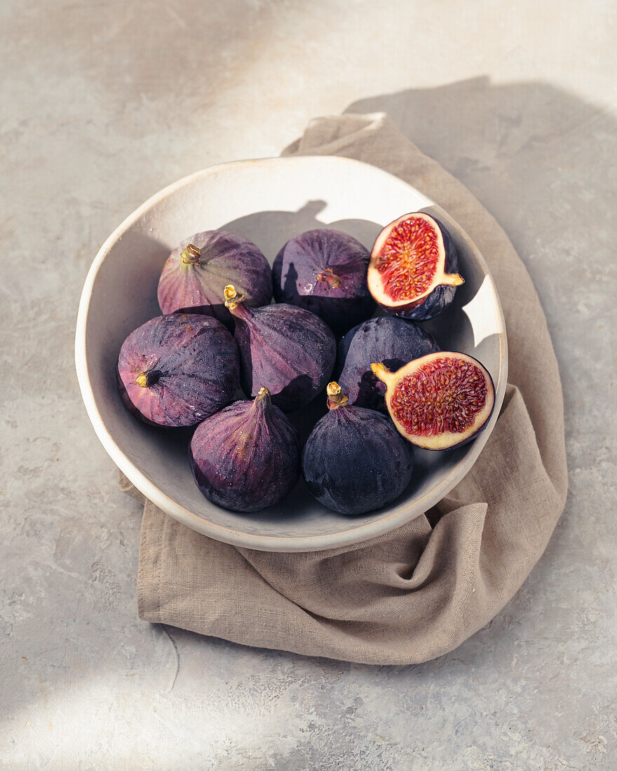 Figs in the bowl