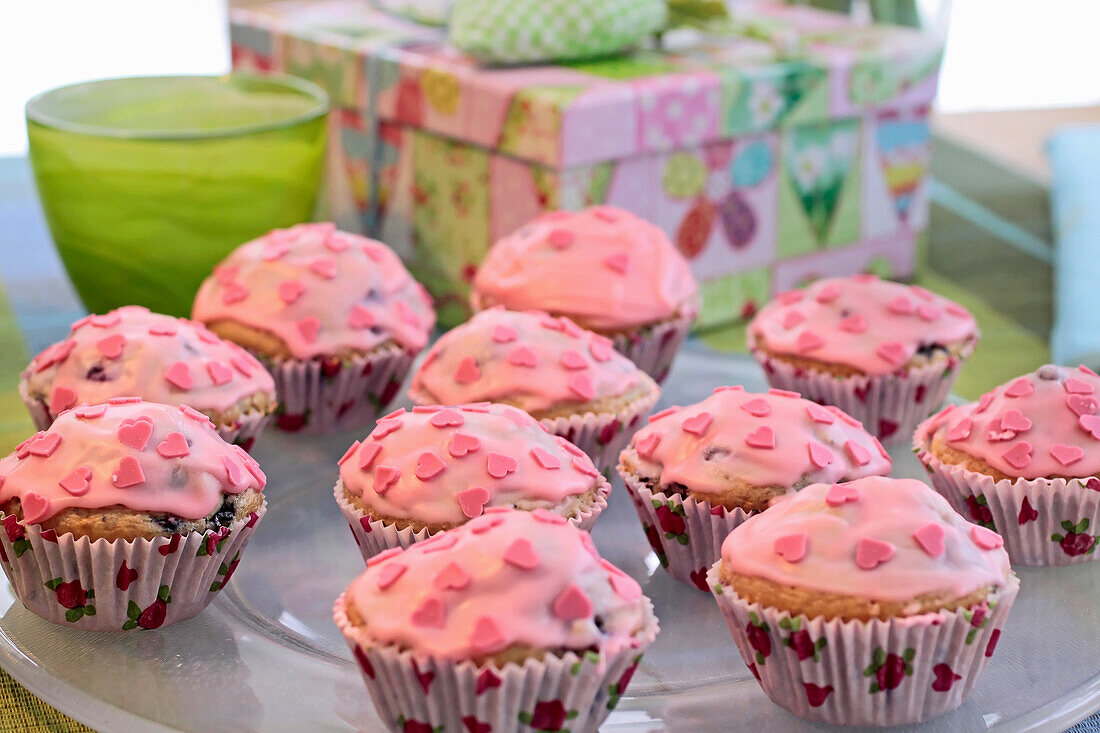 Cupcakes with pink icing and sugar hearts
