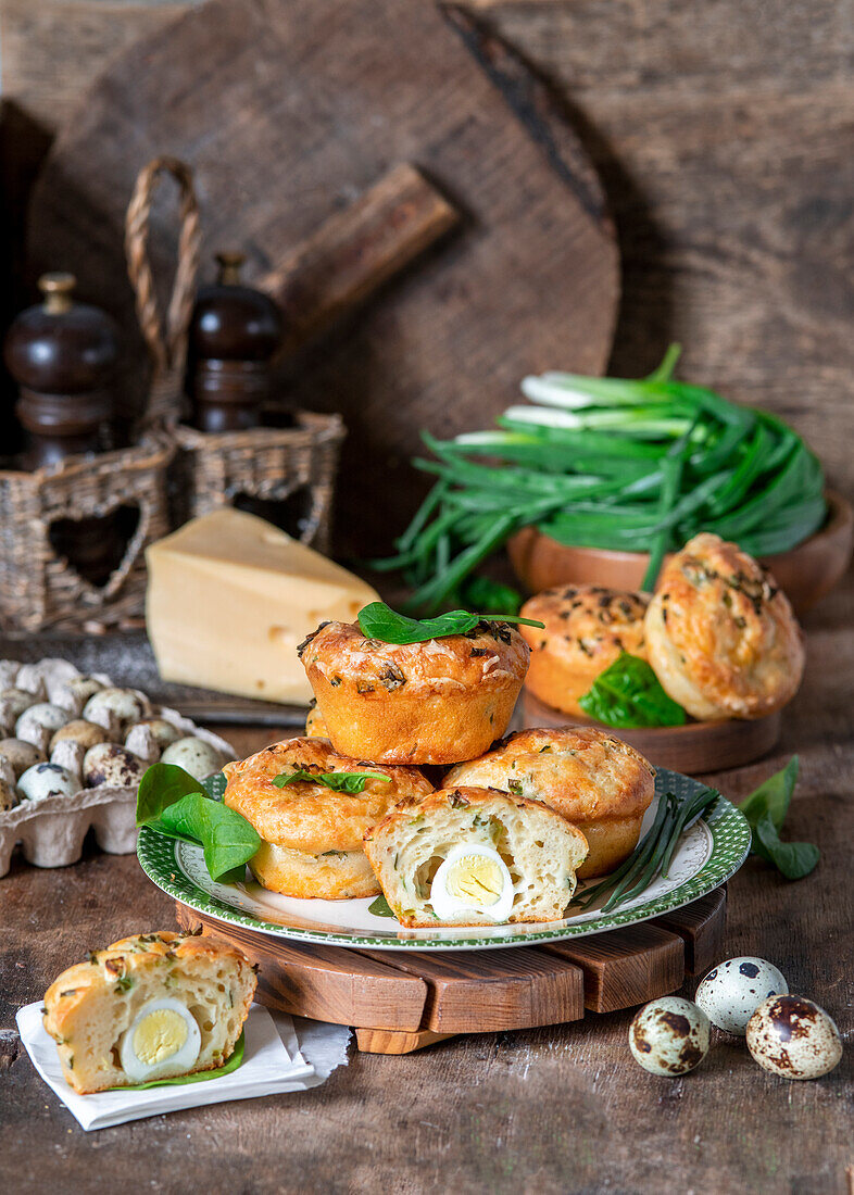 Muffins mit Wachteleiern und Käse