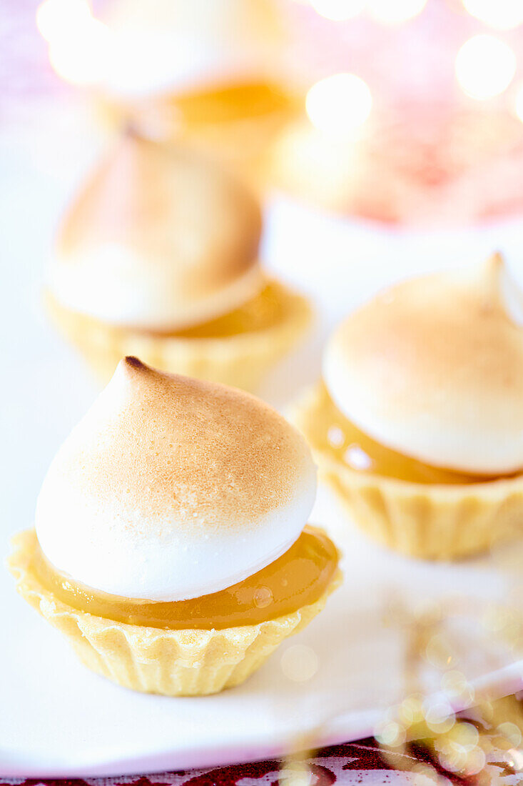 Mini lemon meringue tartlets