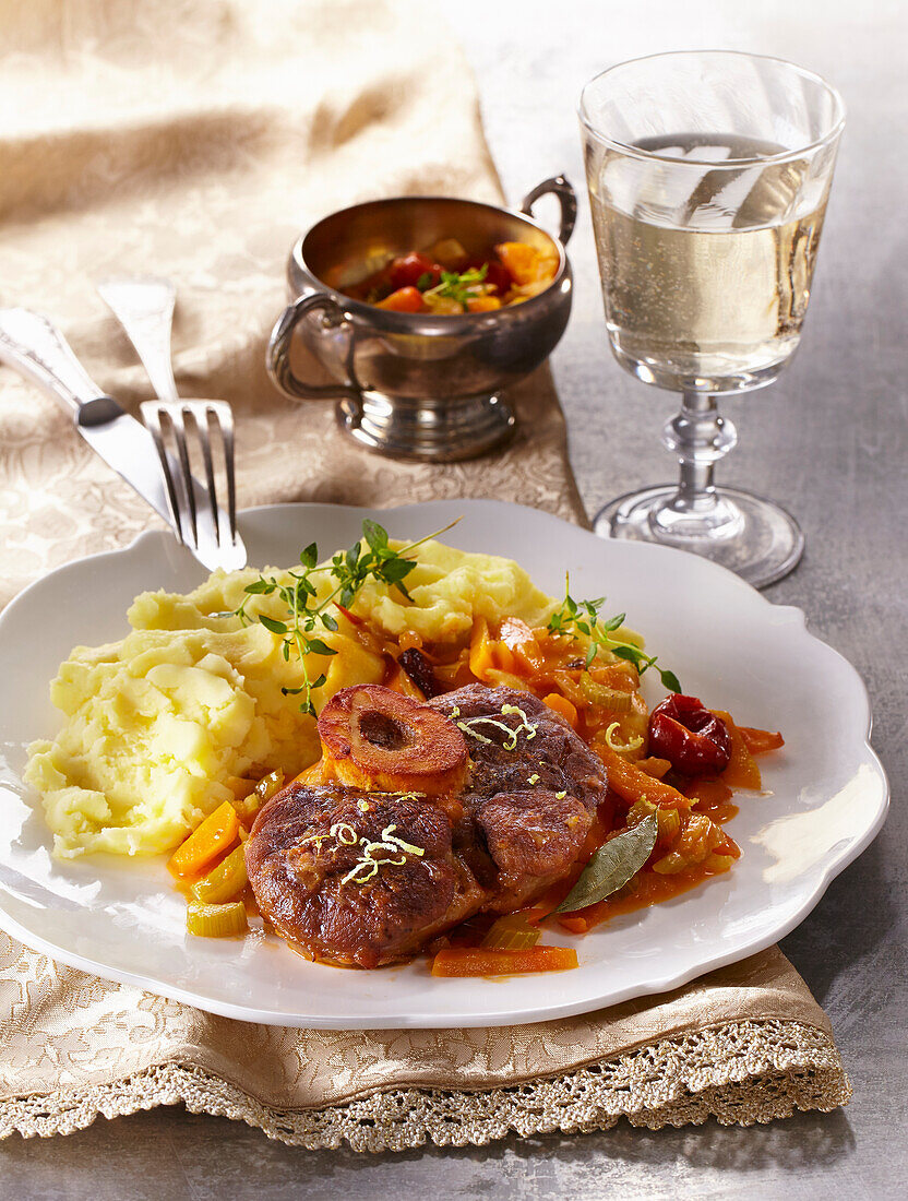 Veal ossobuco with mashed potatoes and vegetables