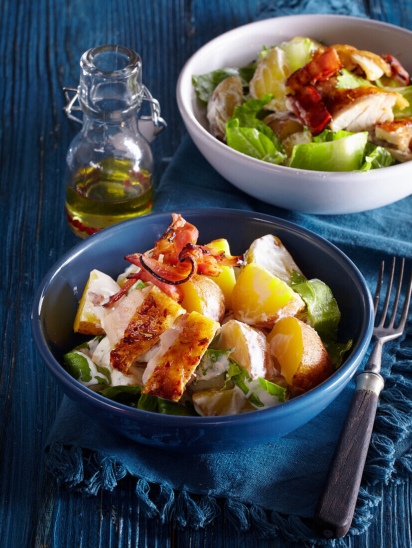 Kartoffelsalat 'Caesar' mit gebackenem Hähnchen