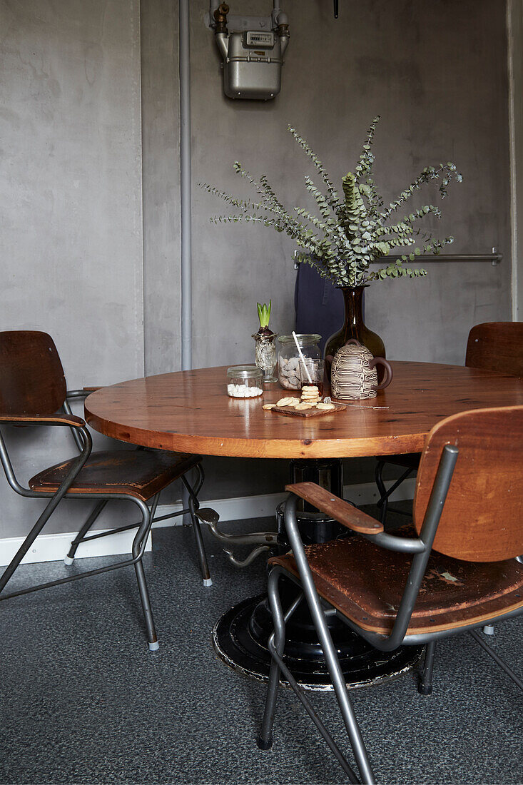 Old school chairs with armrests around round a round dining table