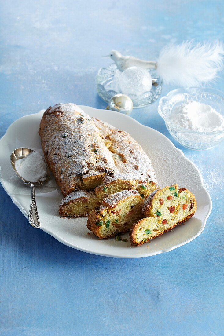 Schneller Custard-Stollen mit kandierten Früchten