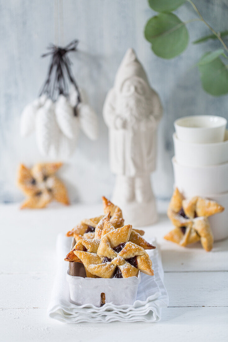 Joulutorttu pastries with plum jam (Finland)