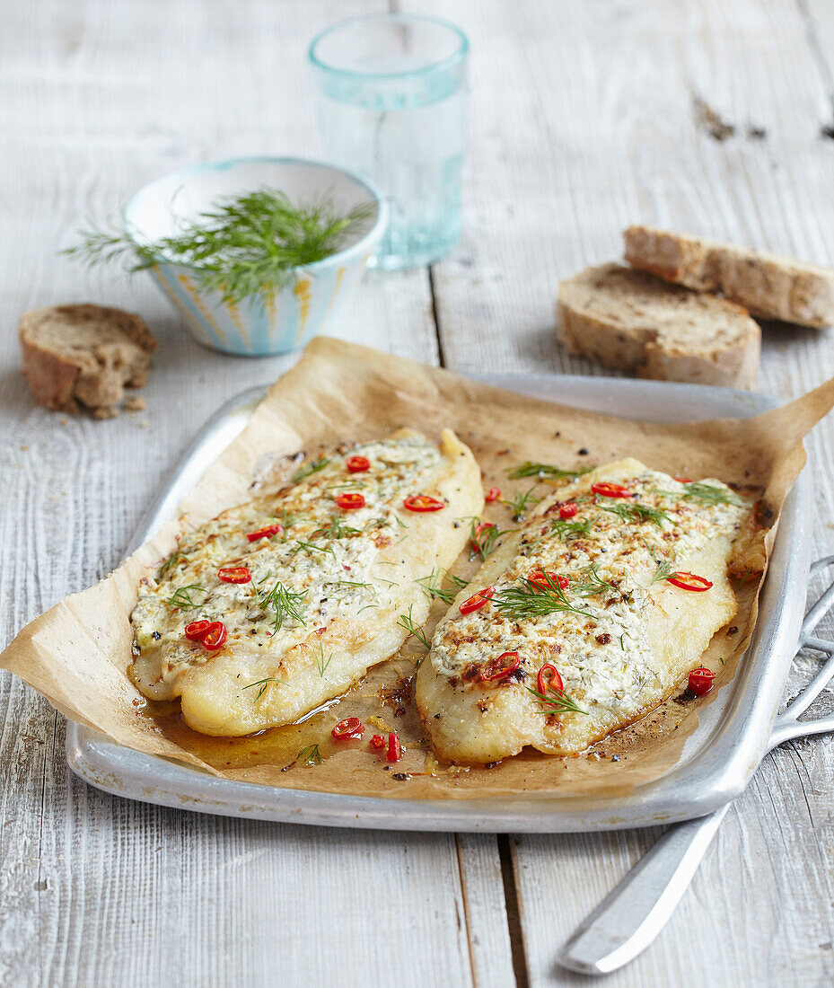 Fish fillet baked in sour cream with chllies and dill