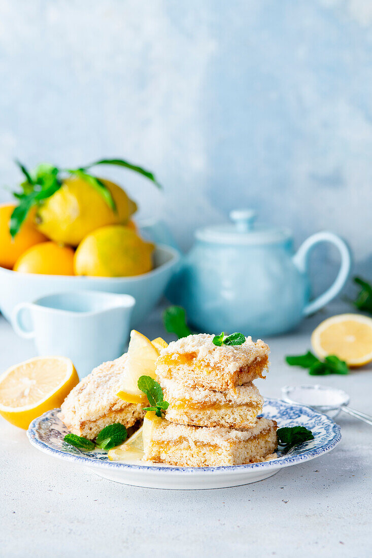 Lemon squares with crumble