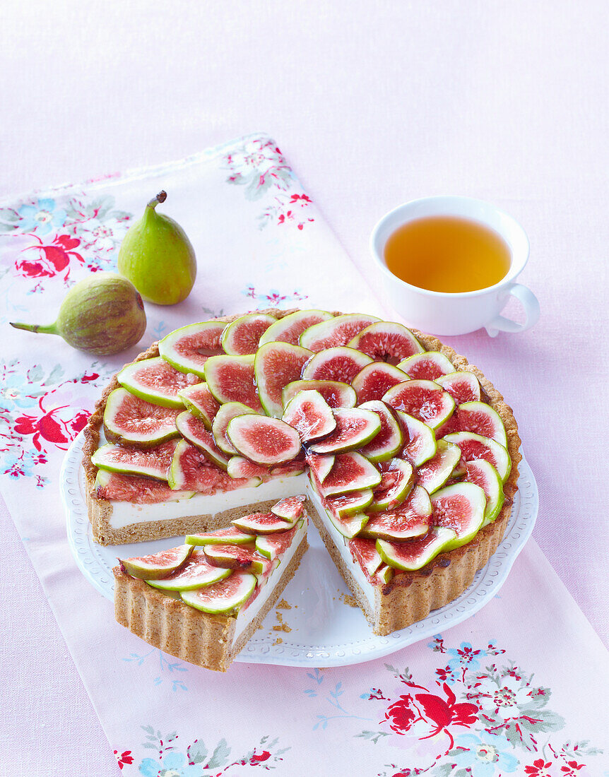 Rosemary cake with custard and figs