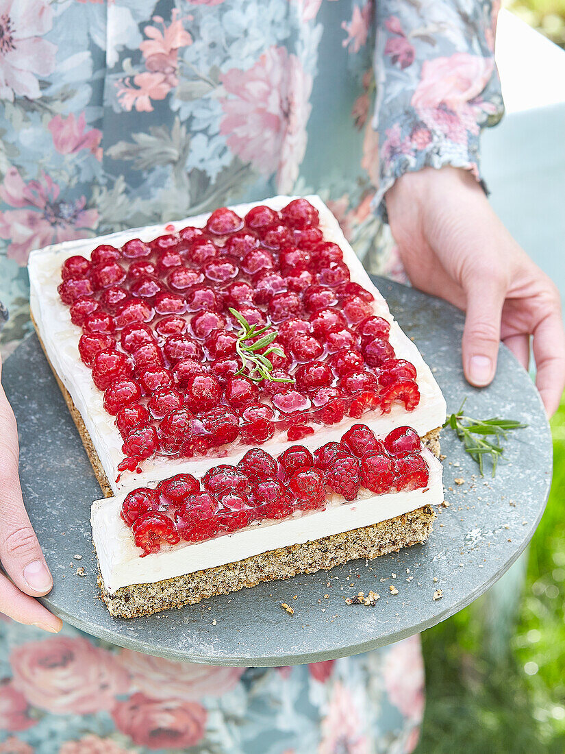 Glutenfree raspberry cake