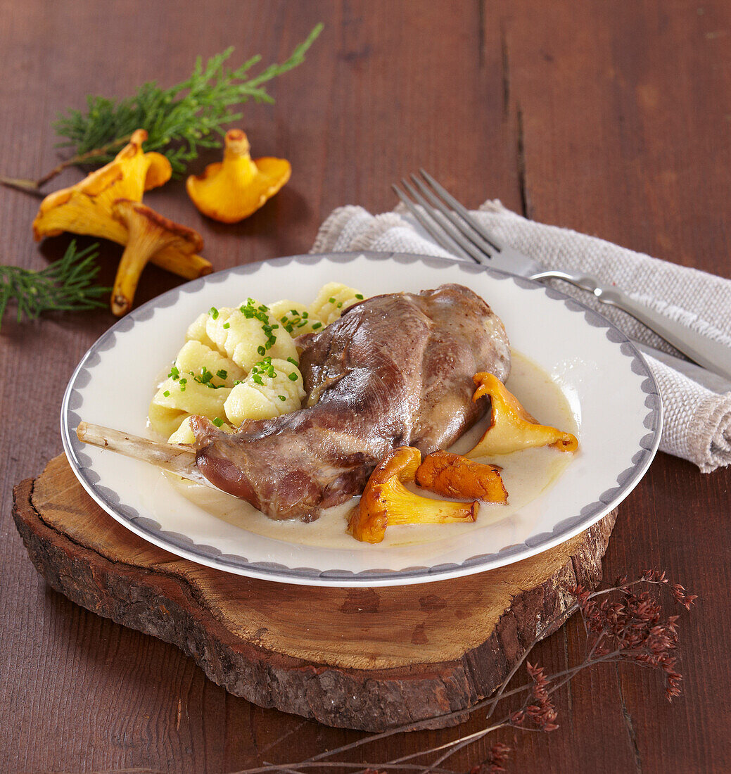 Rabbit thighs with rosemary chanterelle sauce