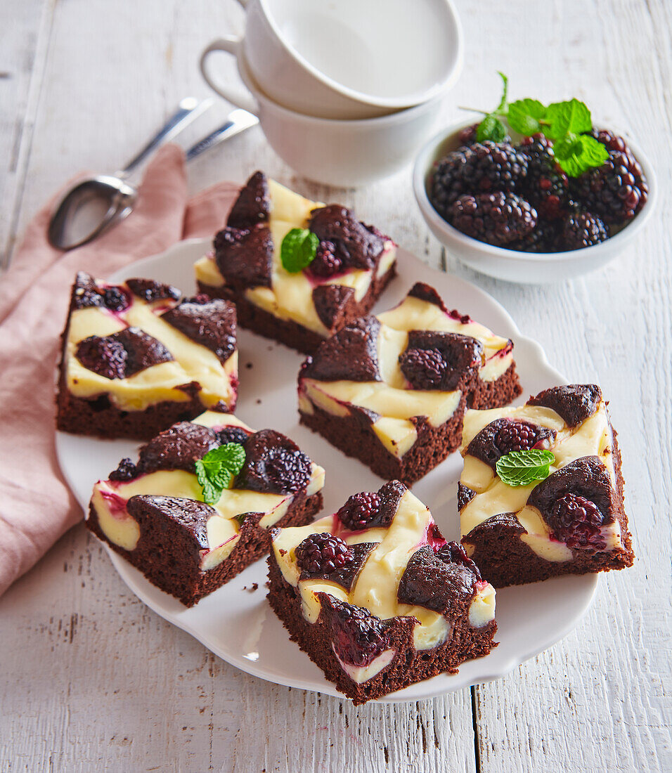 Pudding cuts with blackberries