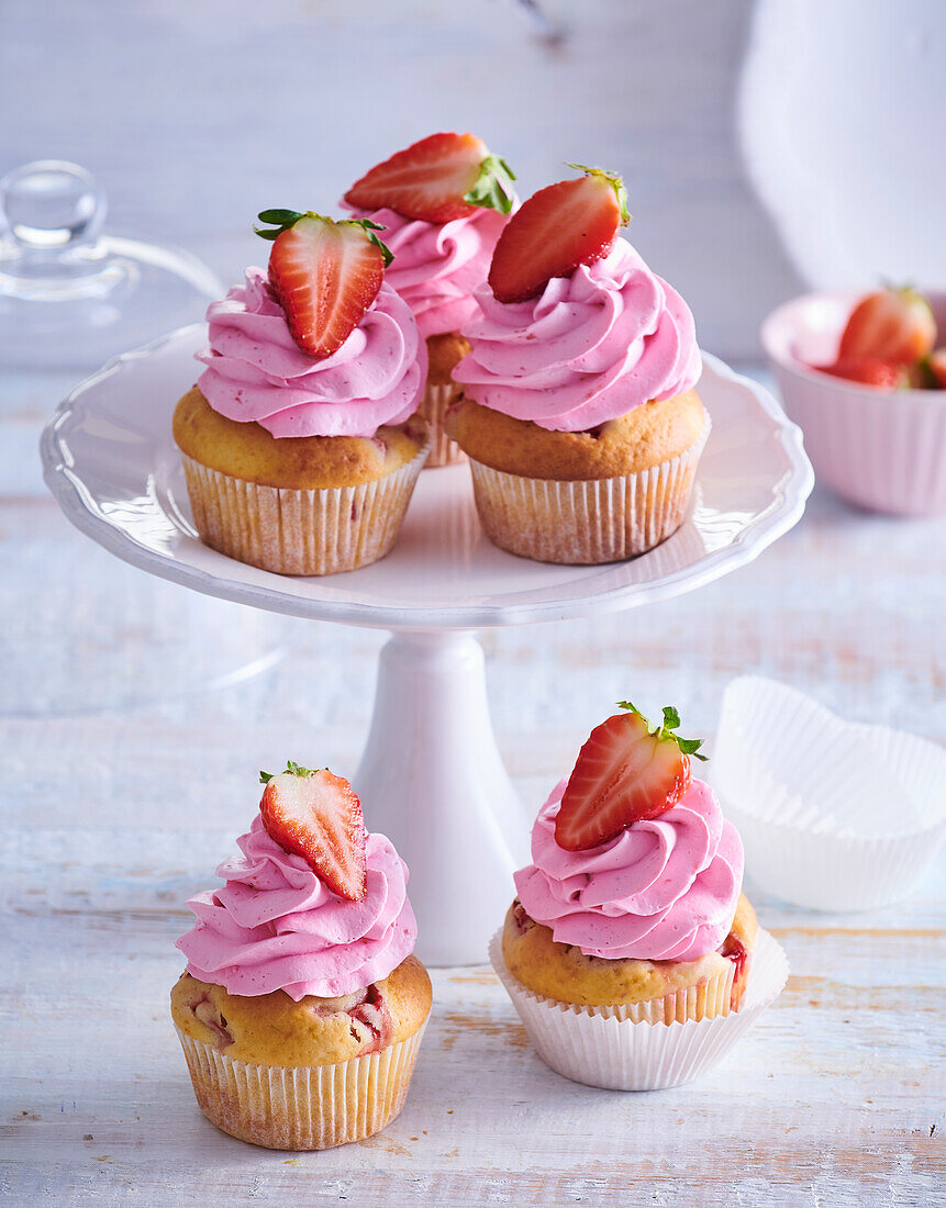 Cupcakes mit Erdbeercreme