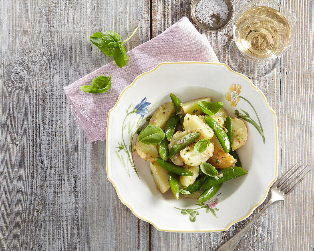 Potato salad with pea pods